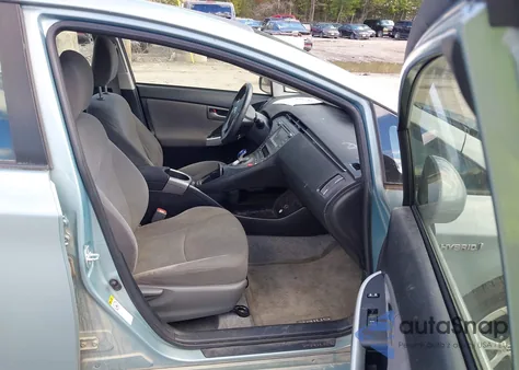 2014 Toyota Prius Three z USA, uszkodzony, nr VIN JTDKN3DUXE1817101